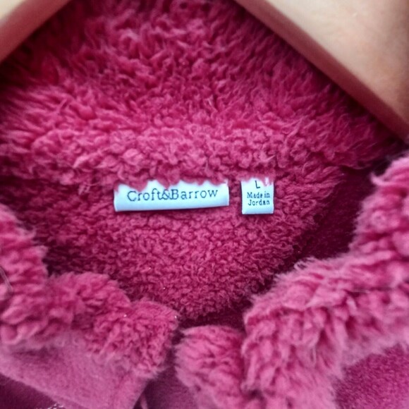 Croft And Barrow woman's large Holiday fleece Vest red with snowflakes - Picture 5 of 5